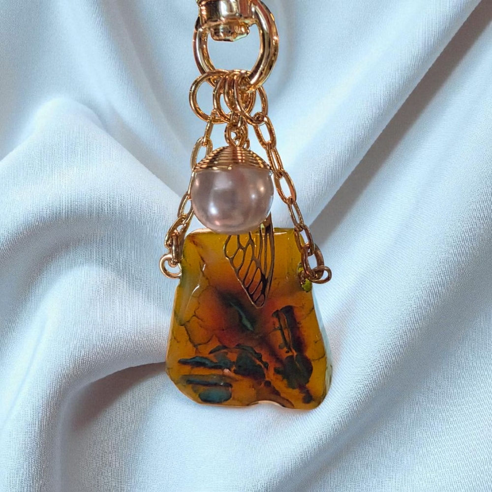 Dragon's Vein Agate Pendant Necklace with Pearl And Wing Charms / - Picture 3 of 7